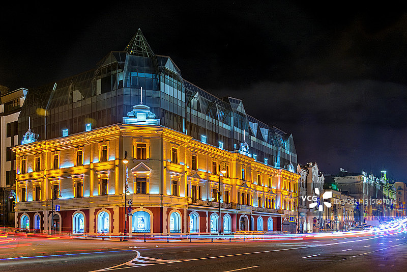 俄罗斯海参崴市中心街道夜景图片素材