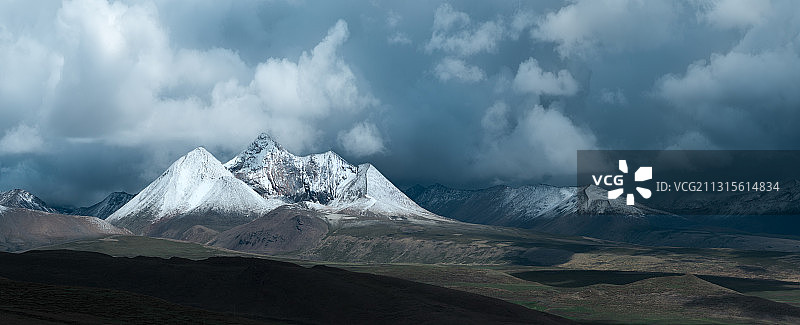 雪后嘉措拉山图片素材