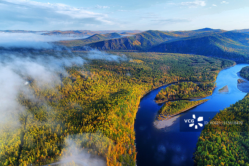 航拍大兴安岭森林秋季激流河风景图片素材