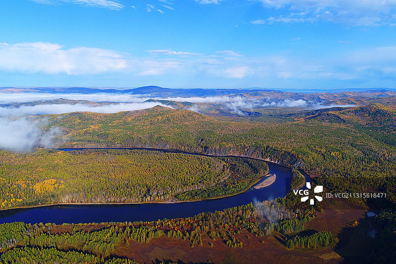 航拍大兴安岭森林秋季激流河风景图片素材