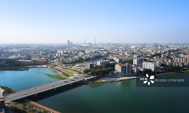 广东省茂名市油厂小东江蓝天风光图片素材