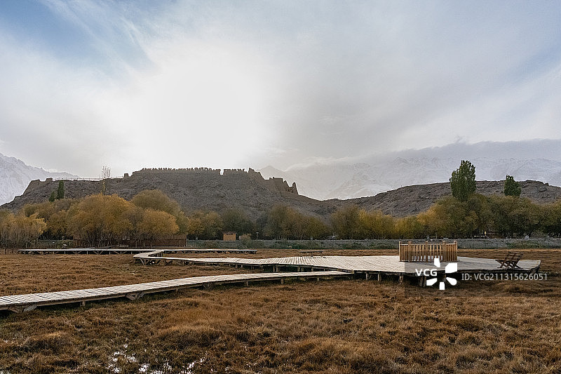 新疆喀什地区塔什库尔干塔吉克自治县帕米尔旅游景区石头城金草滩图片素材