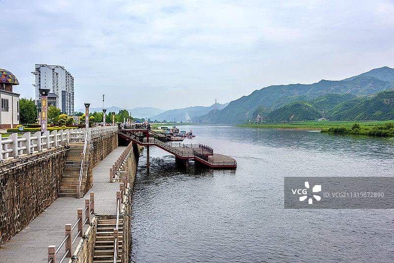 中国吉林通化集安鸭绿江江边图片素材