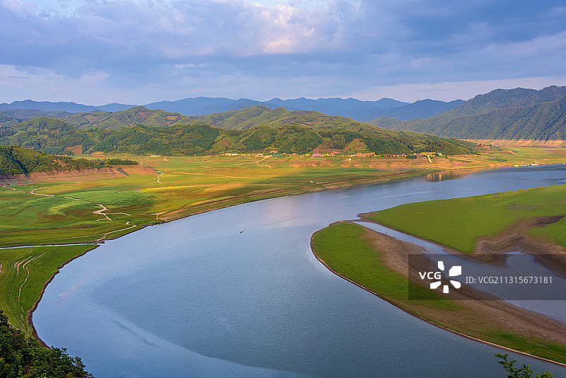 中国辽宁丹东鸭绿江绿江村大拐弯风光图片素材