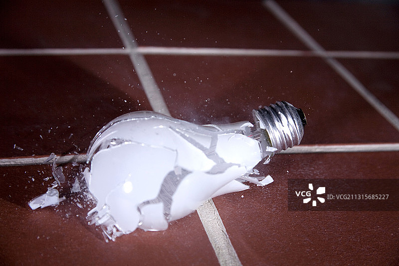 灯泡破碎图片素材