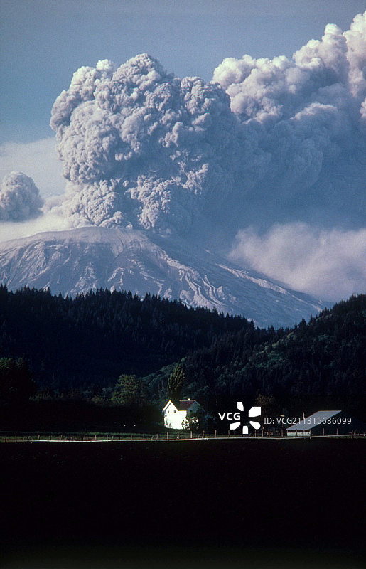 圣海伦斯火山喷发图片素材