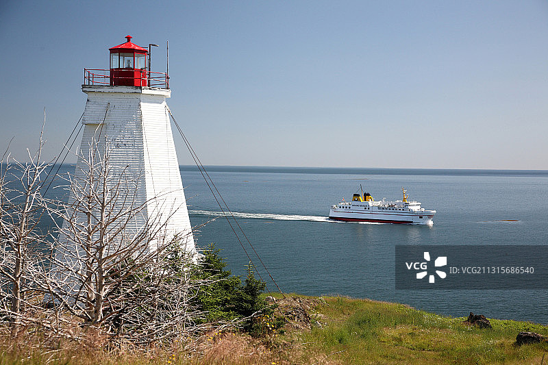 燕尾灯塔和渡轮图片素材