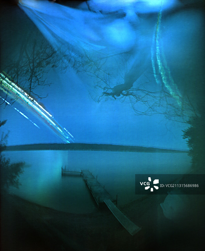 太阳在空中移动的两周图片素材