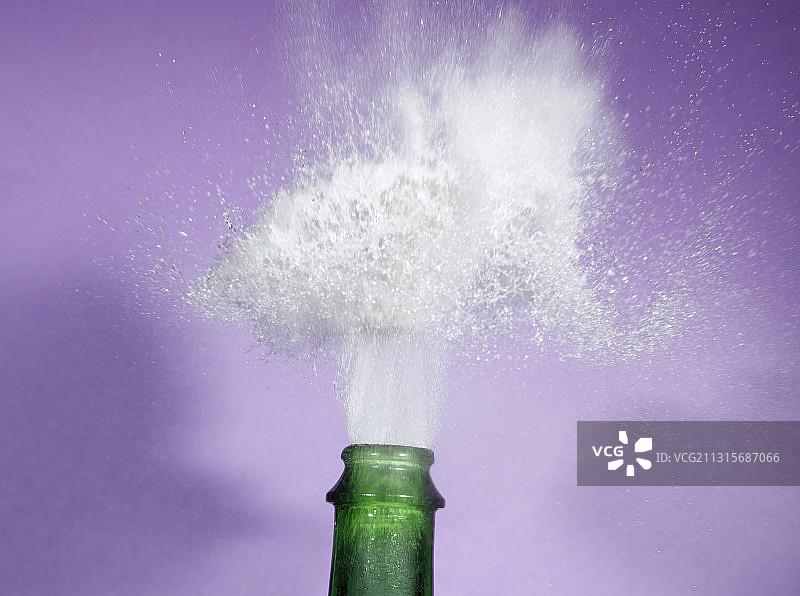 香槟软木塞弹出图片素材