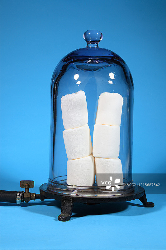 真空中的棉花糖图片素材