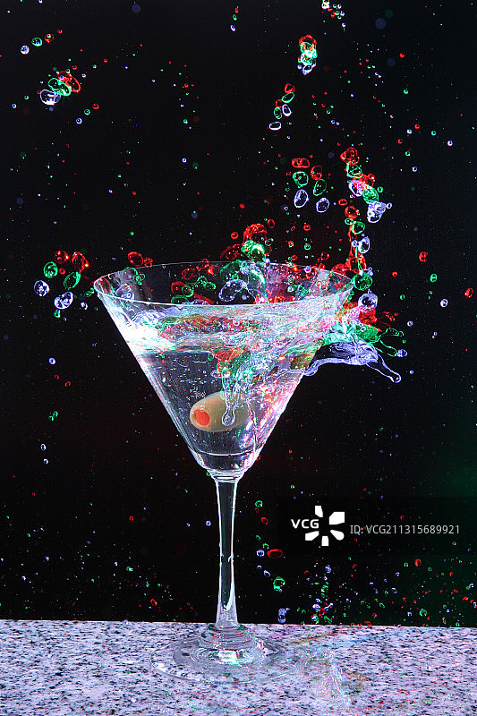 马提尼飞溅图片素材