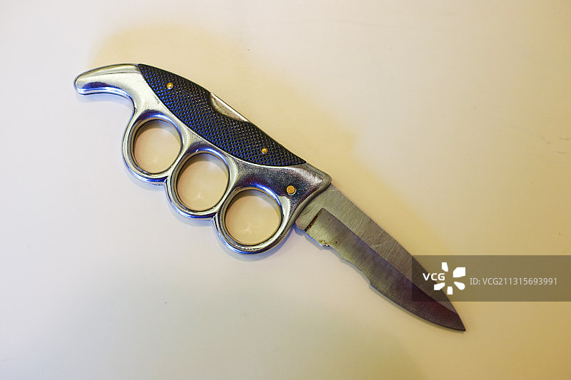 英国坎布里亚警方查获非法武器图片素材