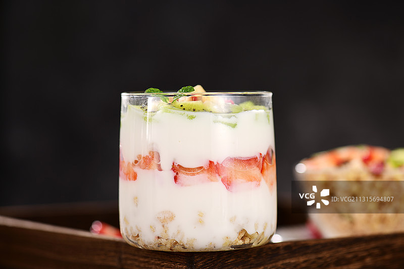 水果麦片酸奶杯图片素材