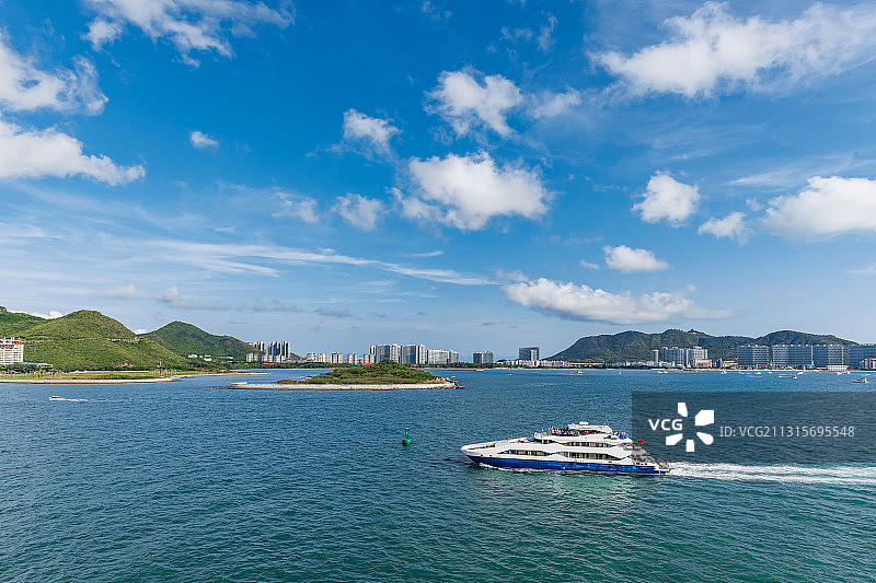 海南省三亚市亚龙湾海上游艇风光图片素材