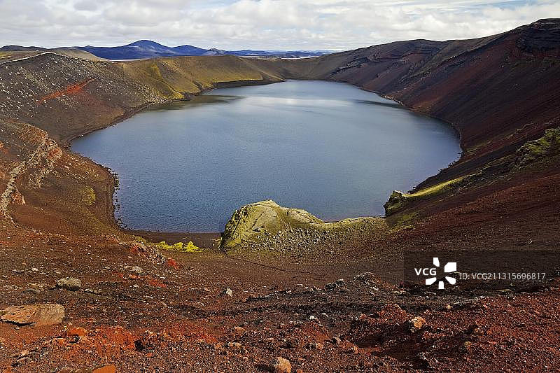冰岛南部的Ljotipollur爆炸火山口湖图片素材