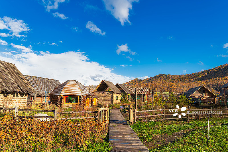 新疆阿勒泰地区布尔津喀纳斯景区禾木乡豪华酒店度假村户外风光图片素材
