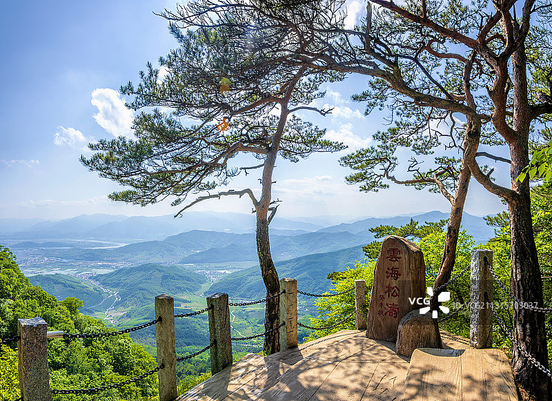中国辽宁本溪桓仁县五女山云海松涛图片素材