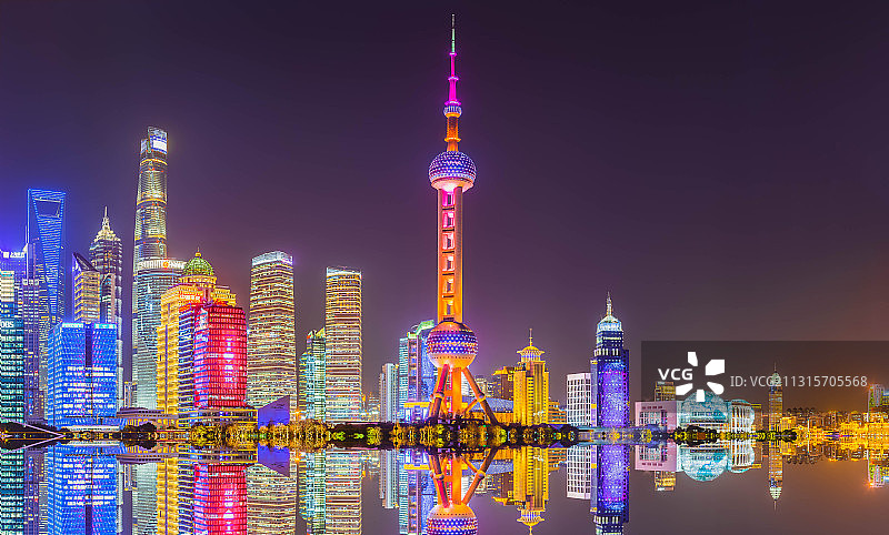 灯火璀璨北外滩图片素材
