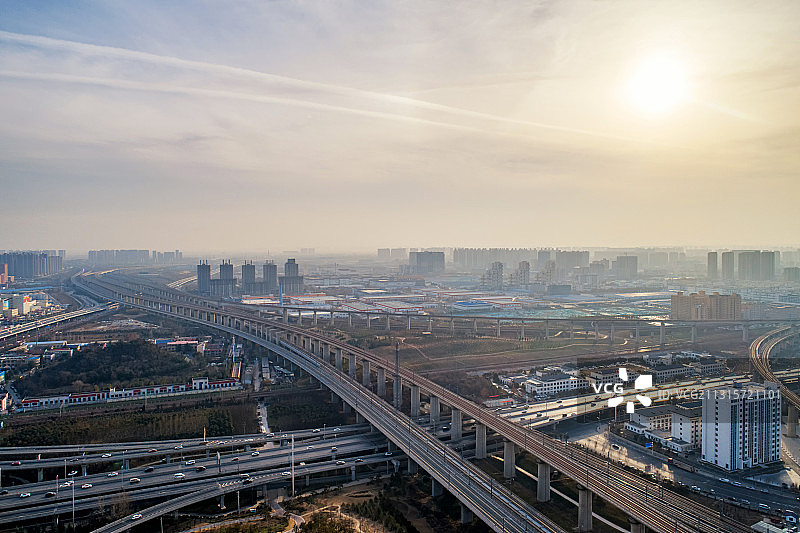 河南郑州东站高铁站高铁公园航拍城市天际线图片素材