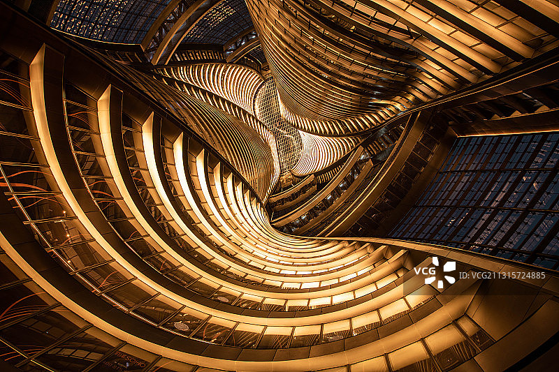 丽泽SOHO中庭亮灯夜景图片素材