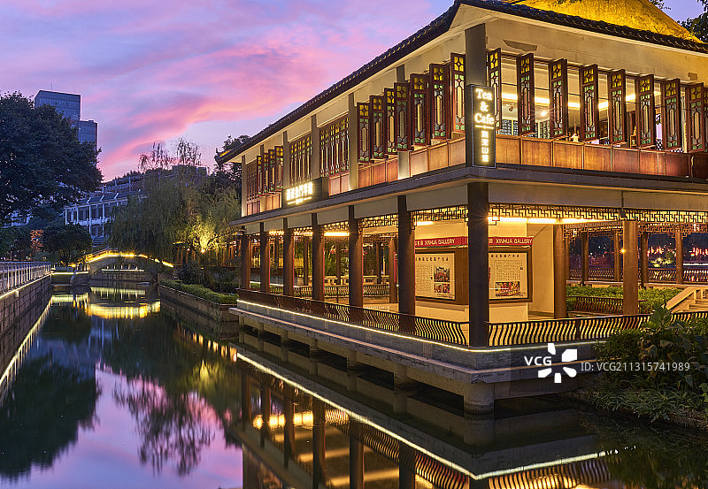 中国广州荔湾湖公园传统中式建筑图片素材