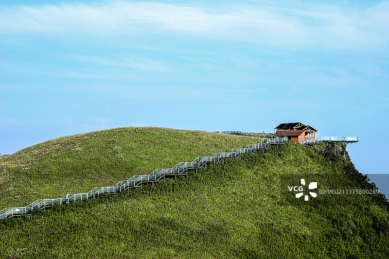 贵州屋脊韭菜坪上孤独的房子图片素材