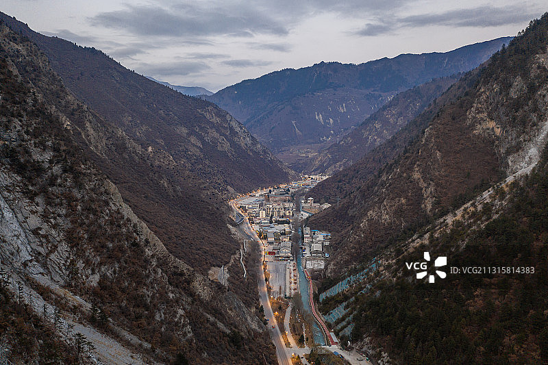 航拍四川省阿坝州九寨沟县城夜景图片素材