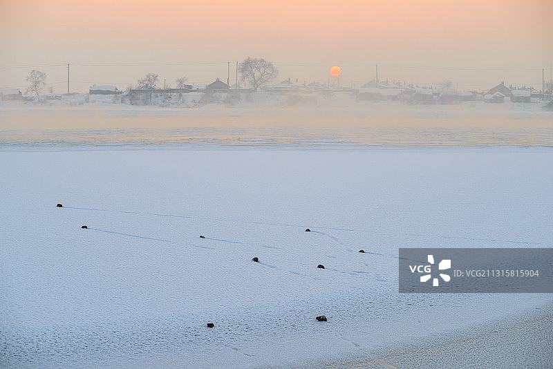 雾凇岛落日图片素材