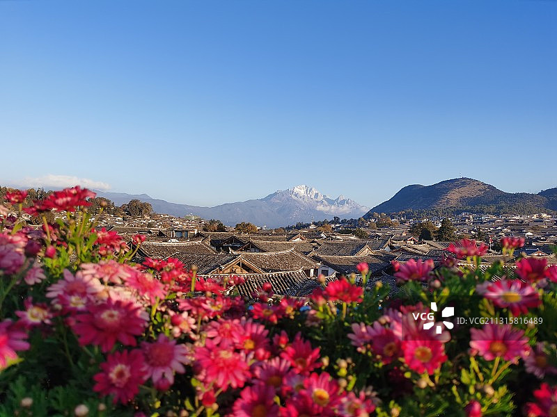 云南丽江远眺玉龙雪山图片素材