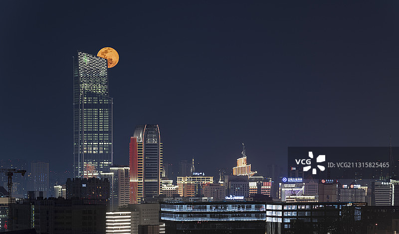 恒隆揽月全景图片素材