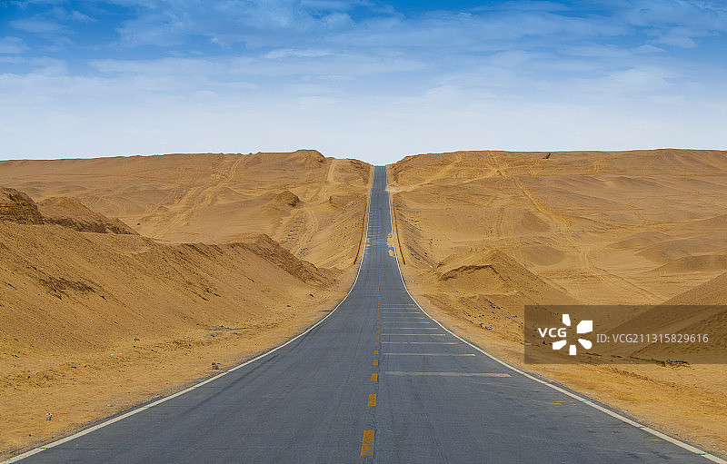 “中国66号公路”国道315青海U型公路，网红打卡公路图片素材