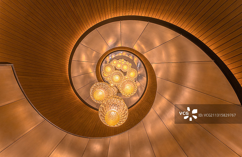 北京宝格丽酒店室内悬梯灯饰图片素材