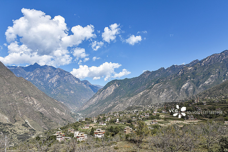 中国四川省甘孜藏族自治州丹巴县丹巴藏寨风光图片素材