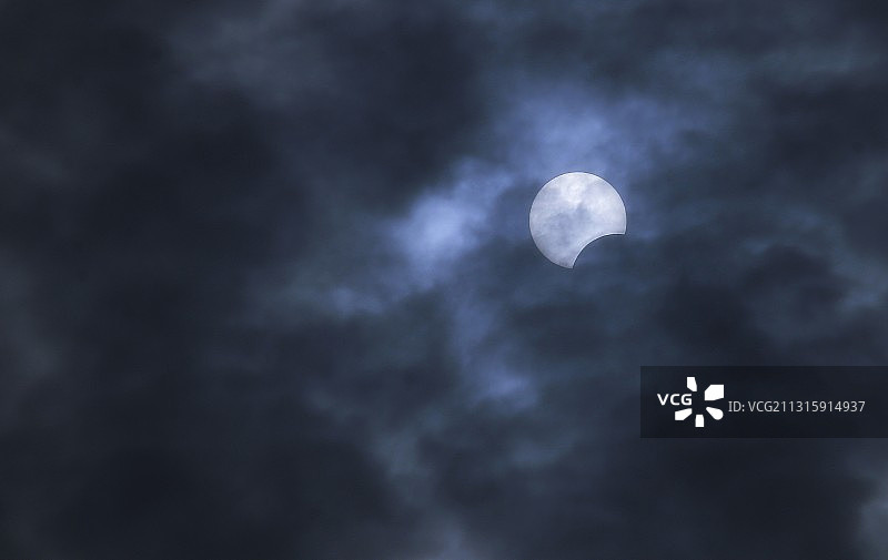 2019年12月26日“日偏食天象”图片素材