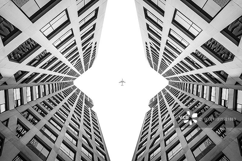 飞机飞过天空～图片素材