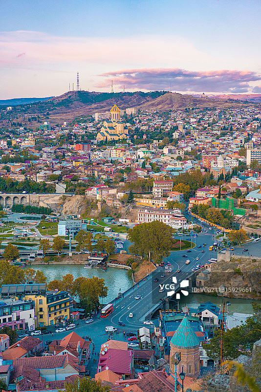 第比利斯，城市全景，日落图片素材