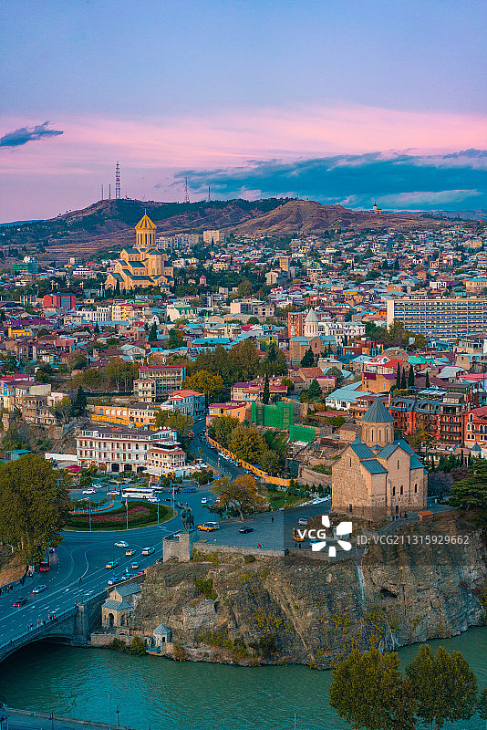 第比利斯，城市全景，日落图片素材