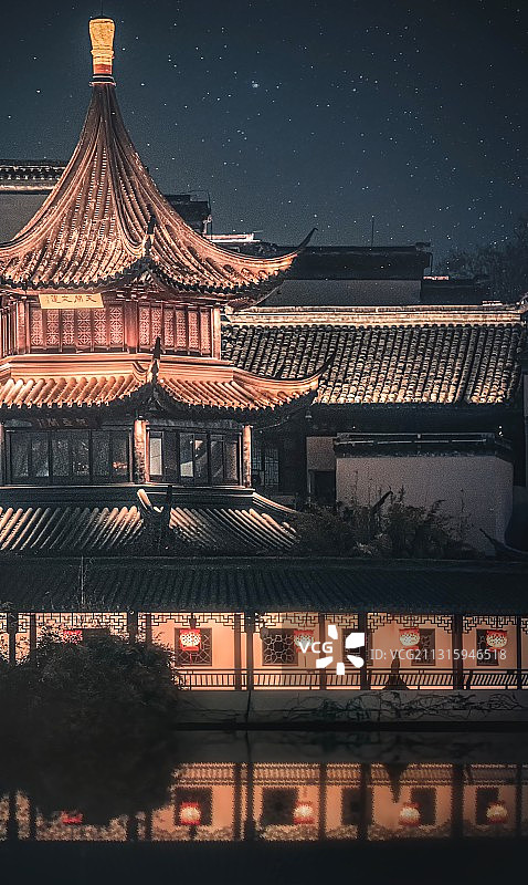 阁楼与倩影图片素材