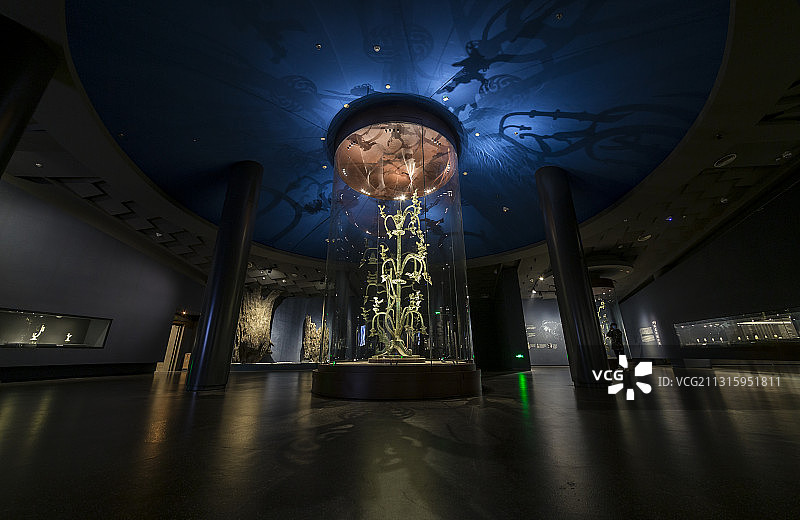 四川广汉三星堆遗址青铜器图片素材