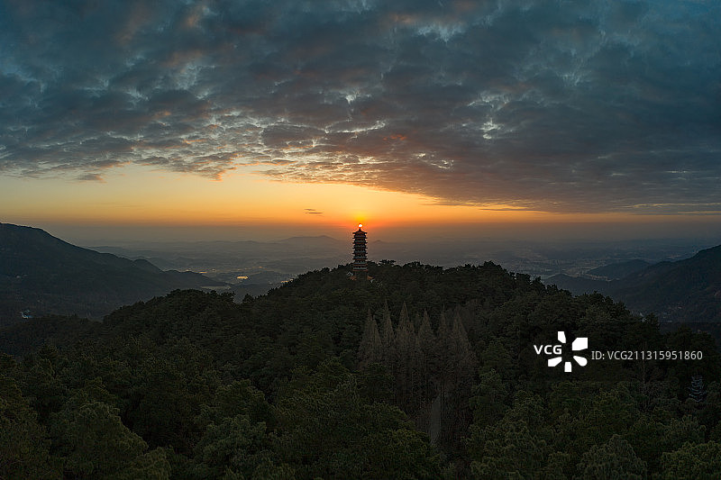 航拍湖南衡山金刚舍利塔日出图片素材