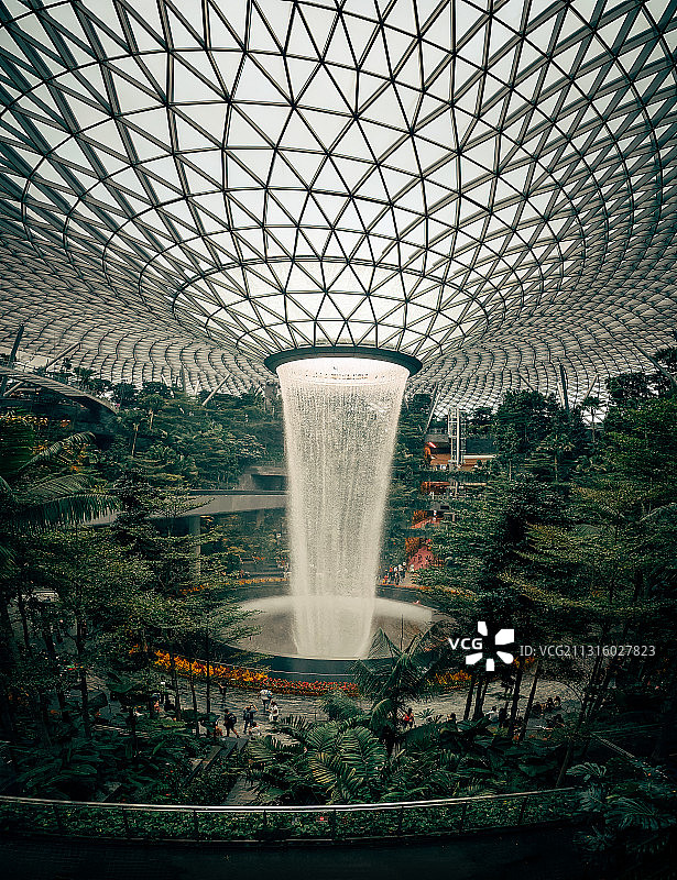 新加坡樟宜机场 雨林漩涡瀑布图片素材
