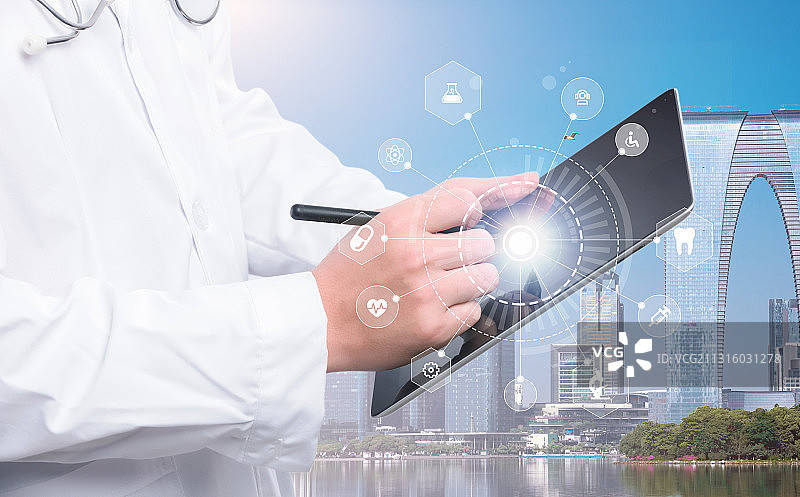 亚洲医生与医疗技术智能网络概念图图片素材