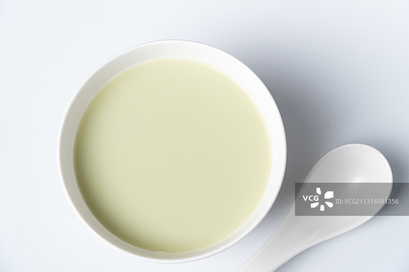 中国传统美食北京传统小吃一碗美味营养豆汁图片素材