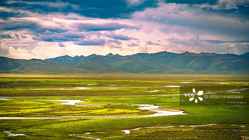 理塘上的草原图片素材