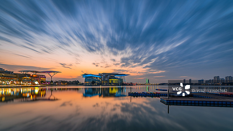 无锡万象城无锡大剧院日暮图片素材