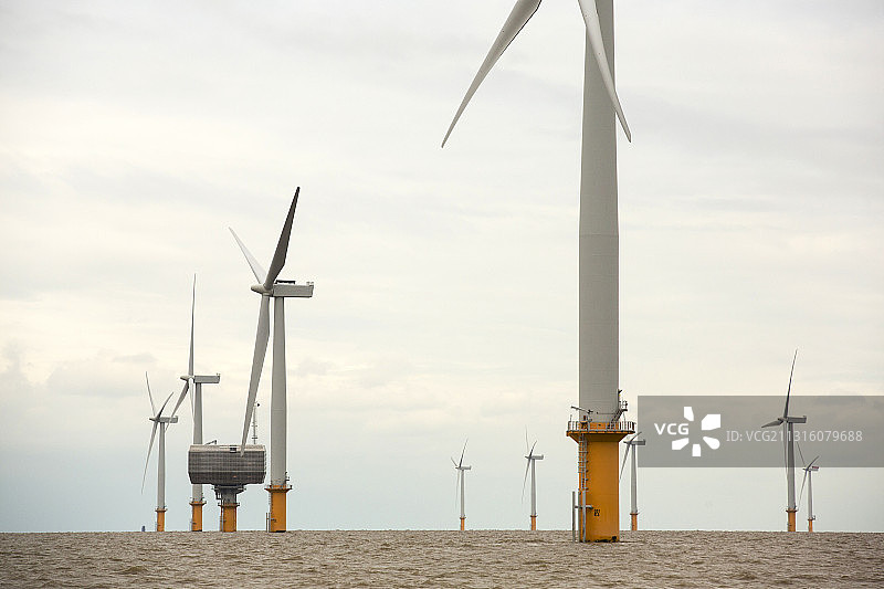冈弗利特沙滩海上风电场（由东能源拥有和运营），包含48个位于英国埃塞克斯郡布莱特灵西附近的涡轮机，容量为172兆瓦，足以为12.5万户家庭供电。图片素材