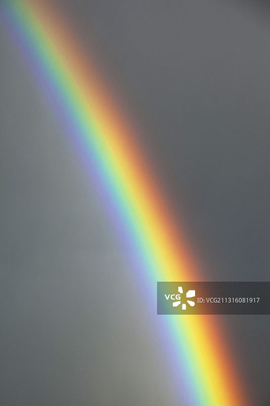 英国康沃尔郡福伊的彩虹和阵雨图片素材