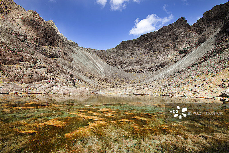 斯凯岛库林山脉斯古尔德格山下的科伊尔拉根，英国苏格兰图片素材