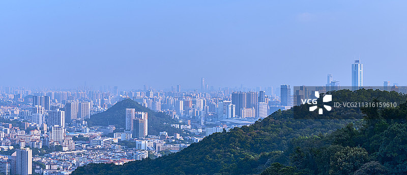 中国广州白云山风景区城市建筑景观全景图片素材