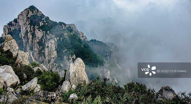 云雾缭绕-泰山极顶图片素材